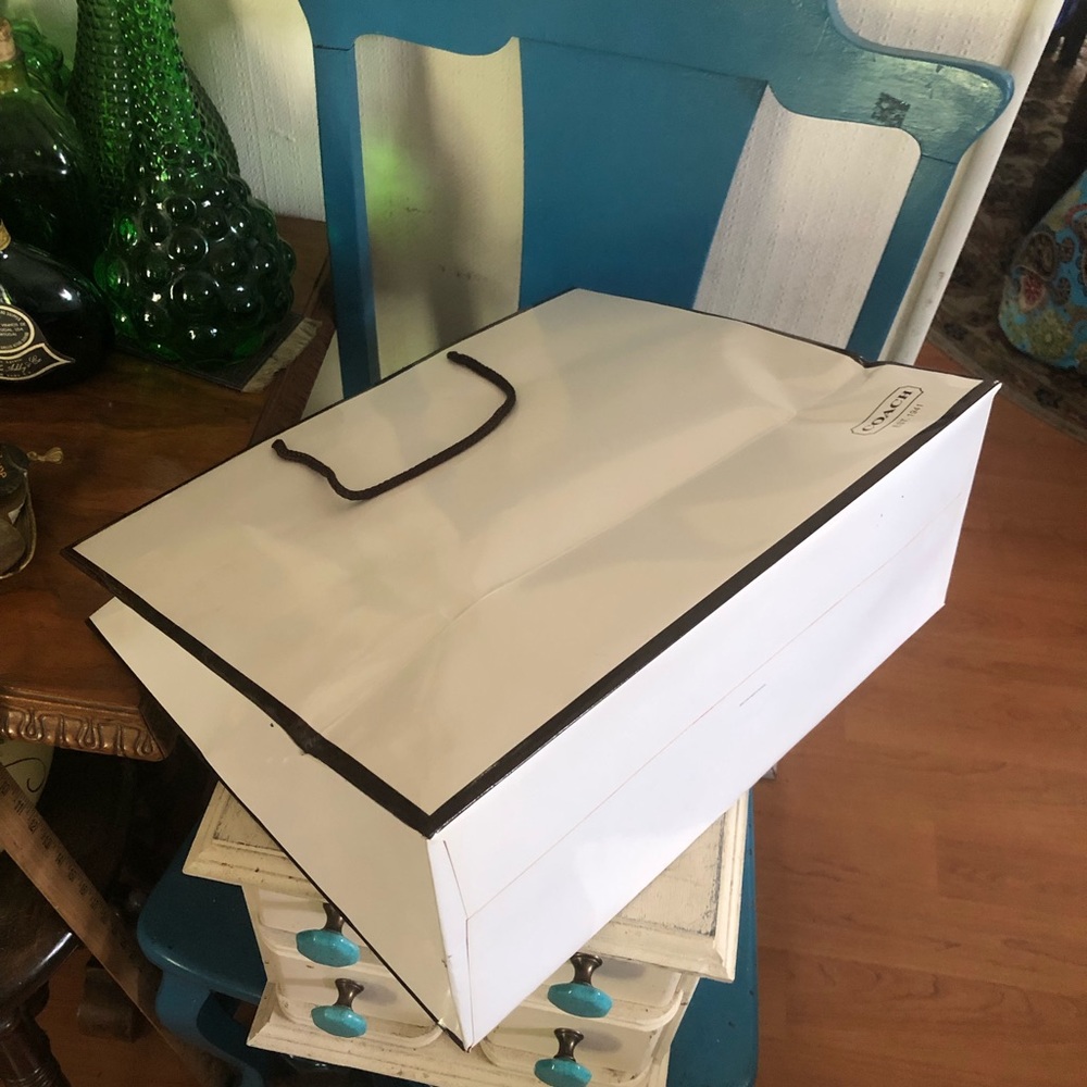 Large COACH Gift Bag - Picture 4 of 12